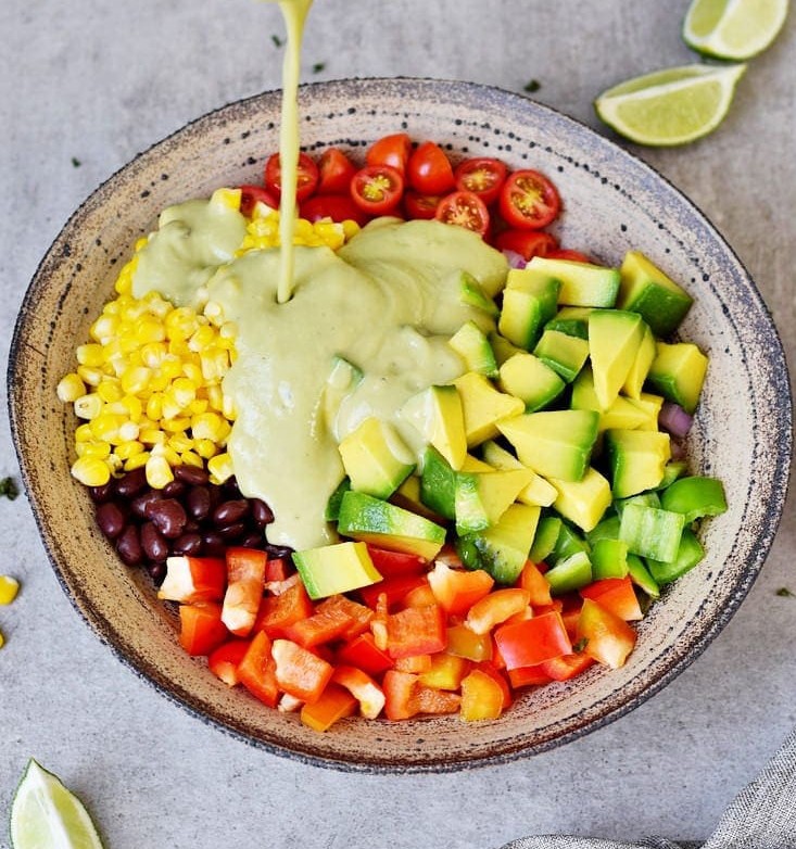 Mehhiko avokaadosalat vegankastmega